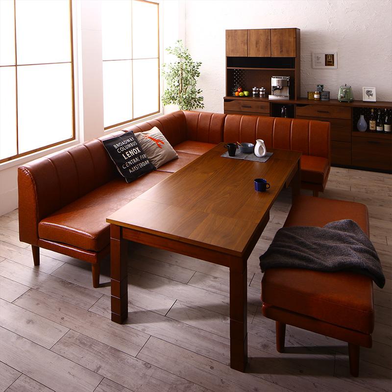 幅広いインテリアとマッチする 部屋に置きたい茶色のソファー