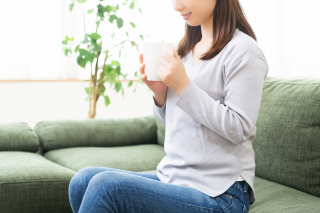 首や背中が痛くなりにくい 体への負担が少ないソファを選ぶコツ