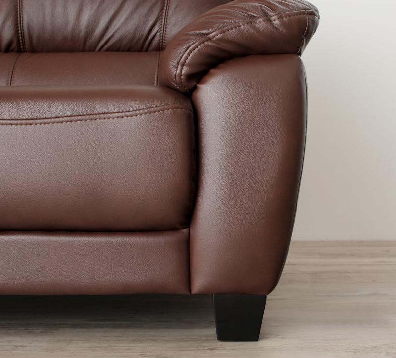 天敵のシミから守るにはスキンケアが大事 本革ソファーの話です