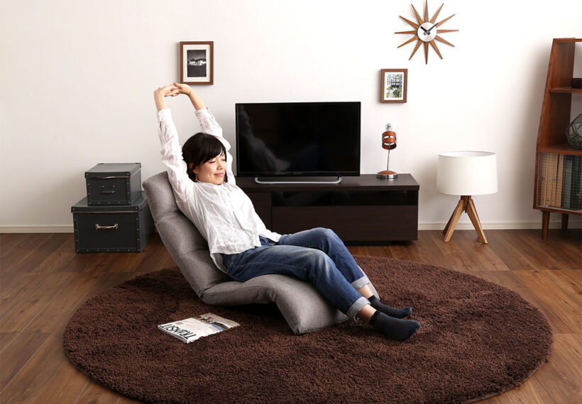 くつろぎの鉄板コンビ！テレビとソファで作るリラックス空間