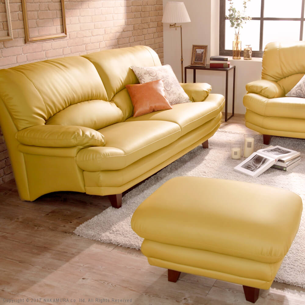 部屋を明るい印象に！差し色コーデに使える黄色のソファをご紹介