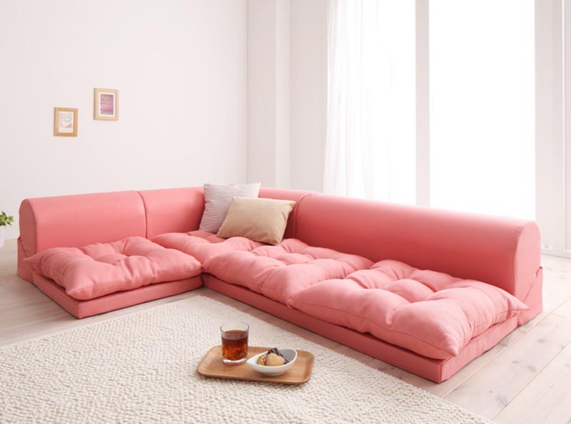 ピンクのソファを大人かわいく〉選び方のコツとおすすめ8選