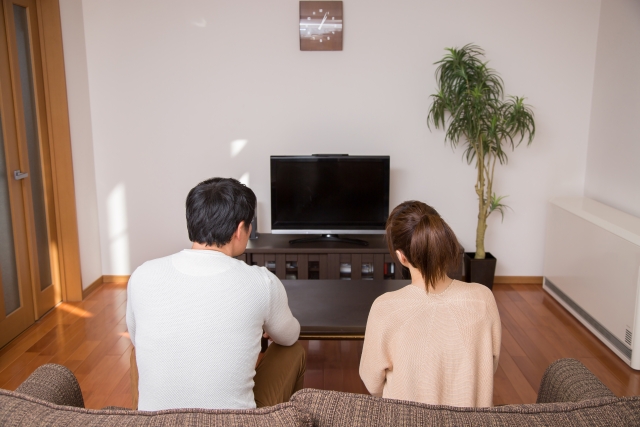 食事中のテレビはあり?】テレビを観やすいダイニングソファの配置 食事中のテレビはあり?】テレビを観やすいダイニングソファの配置