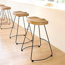 天然木の温かみあるシンプルなカフェスタイルの バーチェア