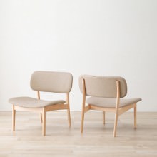 低い座面でリラックスできる 天然木ダイニングチェア 2脚セット (ベージュ)
