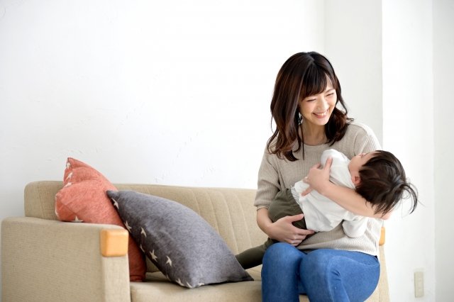 【ママと赤ちゃんの暮らしに】授乳がしやすいソファとは？